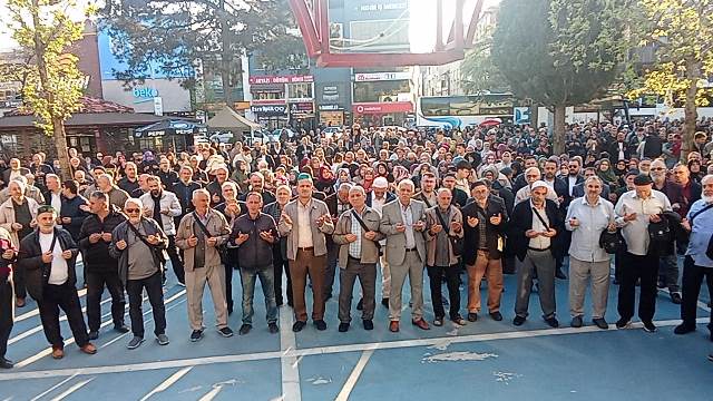 AKYAZI'DA İLK HAC KAFİLESİ DUALARLA UĞURLANDI 25.04.2026